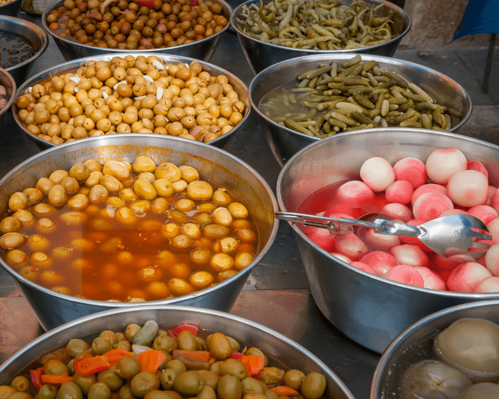 gepekelde eieren en groenten bij de markt van Jalón.